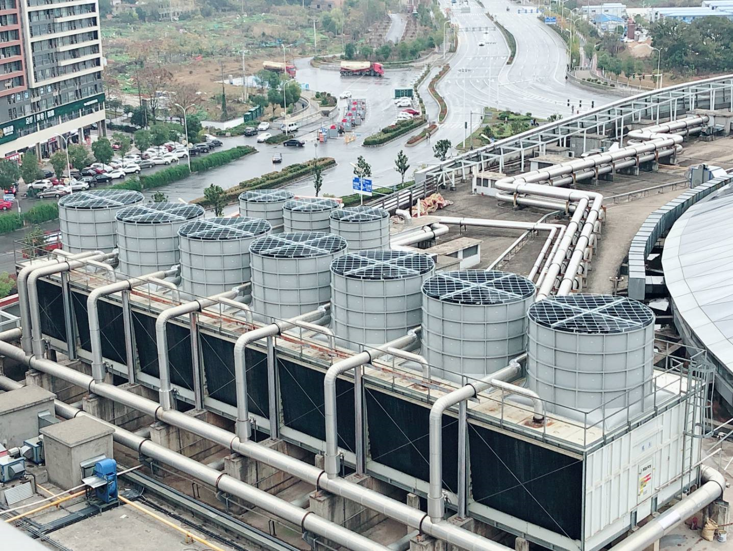 橫流冷卻塔各部件類型有多種還有哪些特點呢?(橫流式冷卻塔結構圖片)